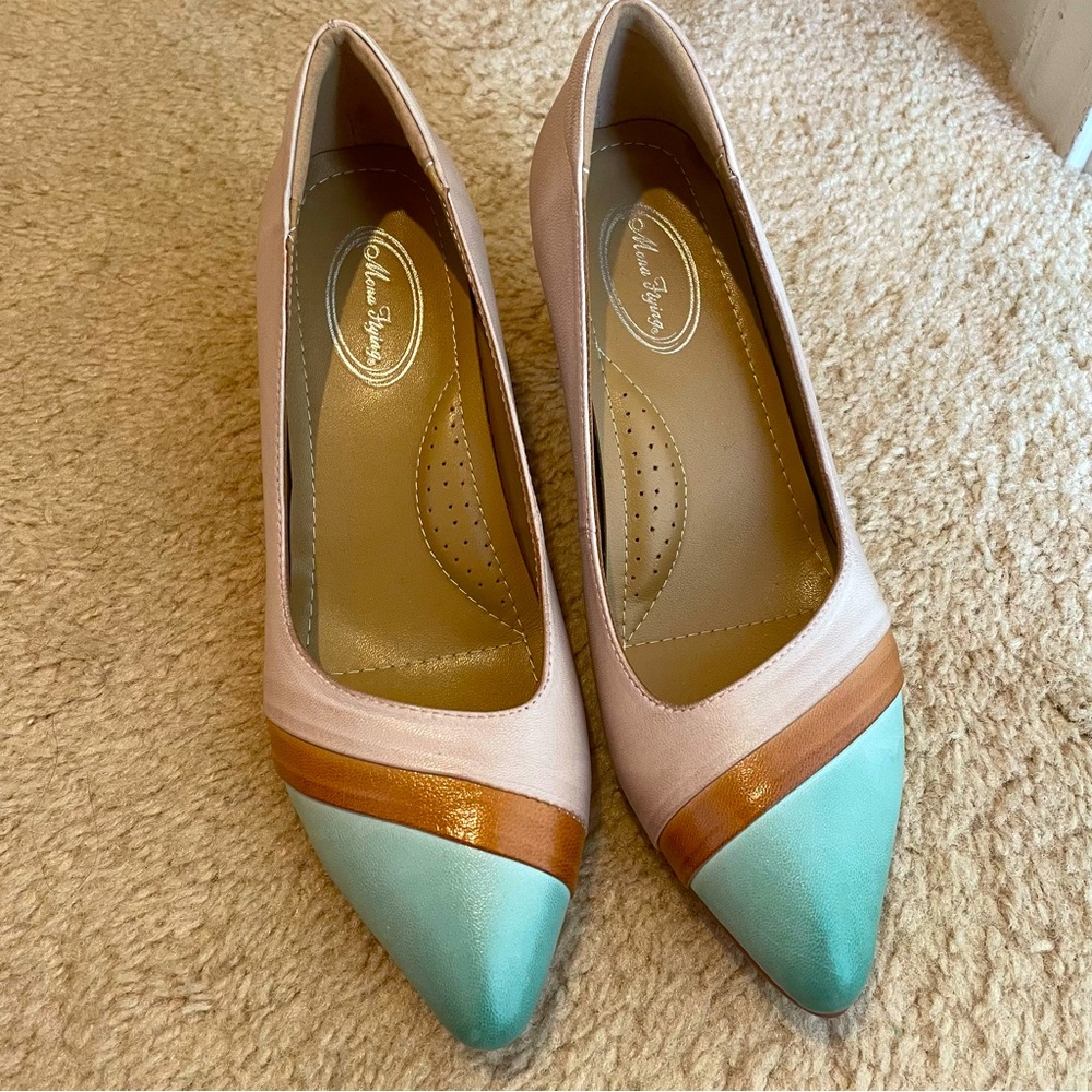 Mona Flying Leather size 9 heels

Turquoise/brown/cream
Real leather!